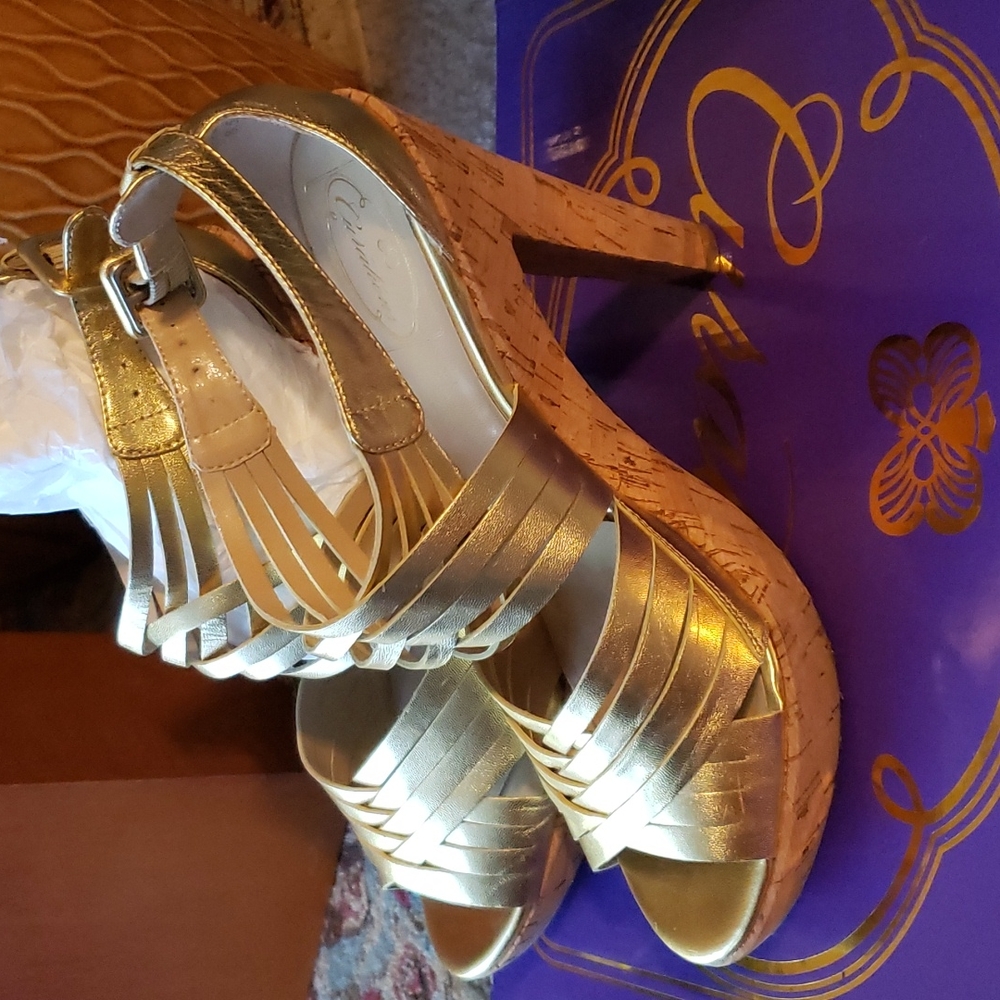 Lux Platforms - Picture 3 of 8